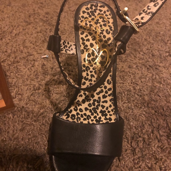 Shoes - Picture 2 of 8